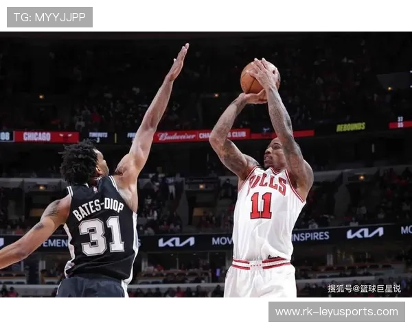 公牛大胜太阳，常规赛巅峰对决中德罗赞末节爆发，公牛签下德罗赞